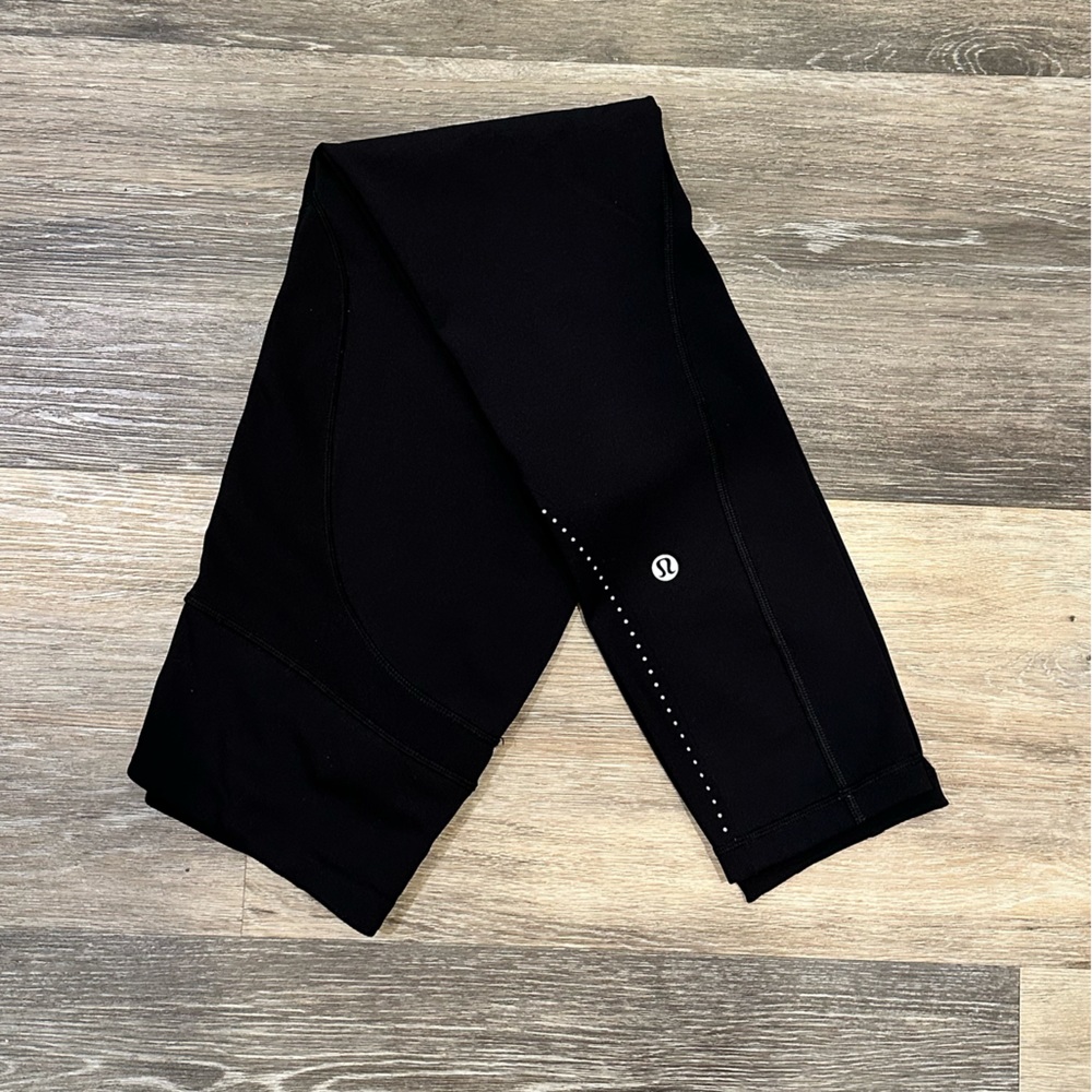 Lululemon Extra Mile Crop (Reflective 23")
Black Size 4